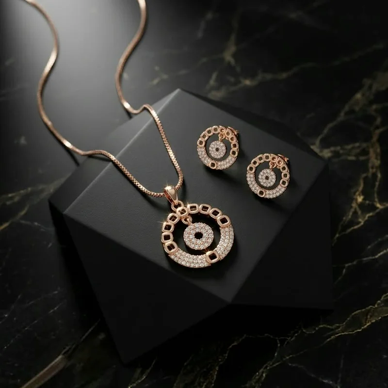 Orbit Halo Gold Chain Set